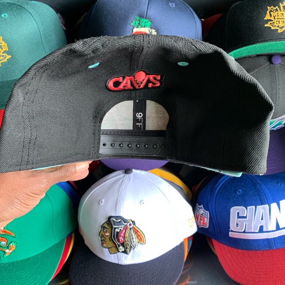 New Era Cleveland Cavs SnapBack - Picture 3 of 4